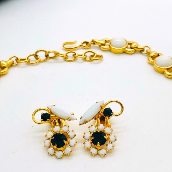 Vintage Signed Necklace & Adorable Flower Earrings - Picture 16 of 16